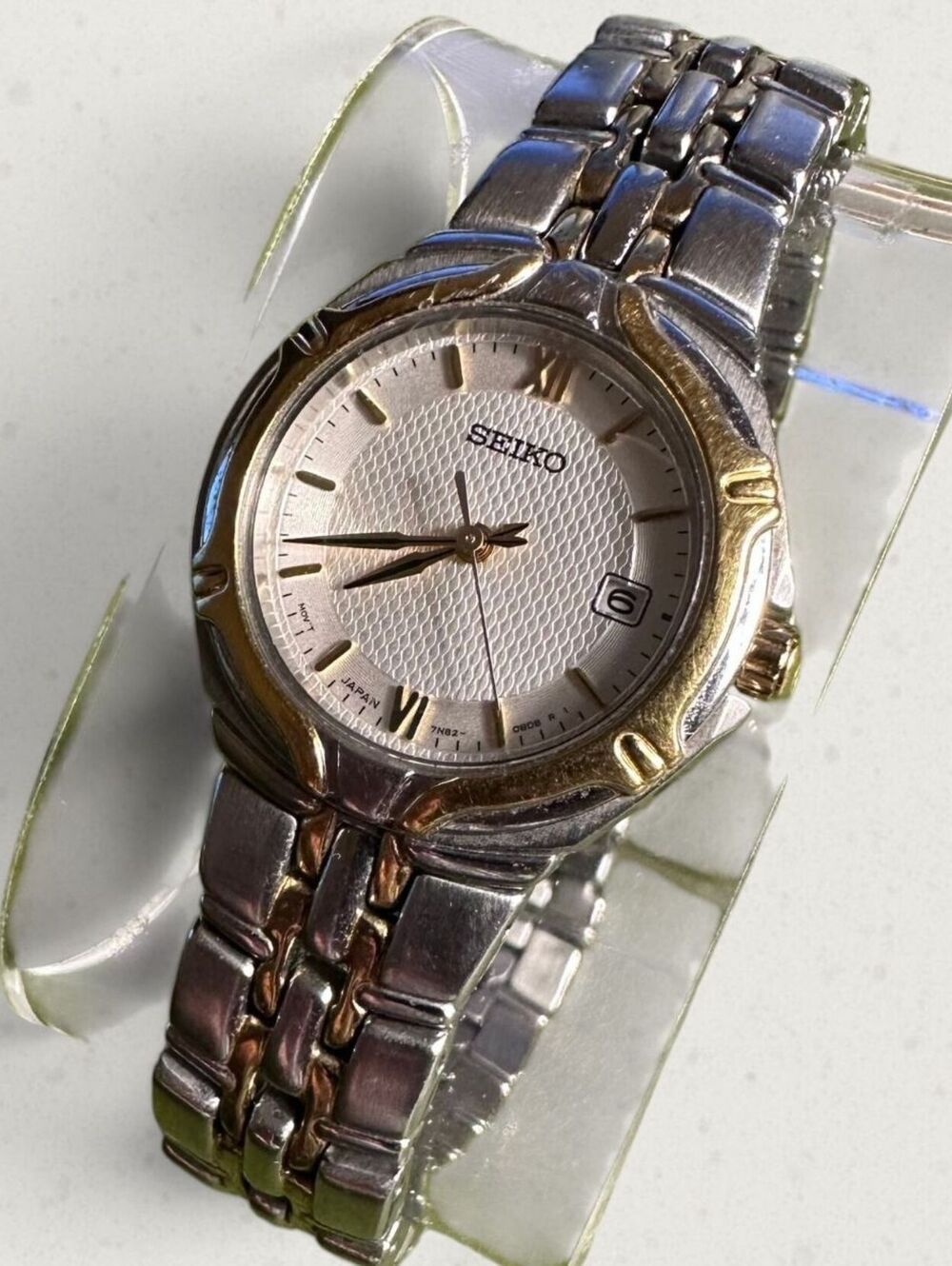 Vintage Seiko Quartz Two-Tone Silver Gold Ladies Watch 7N82-0AT0 New Battery